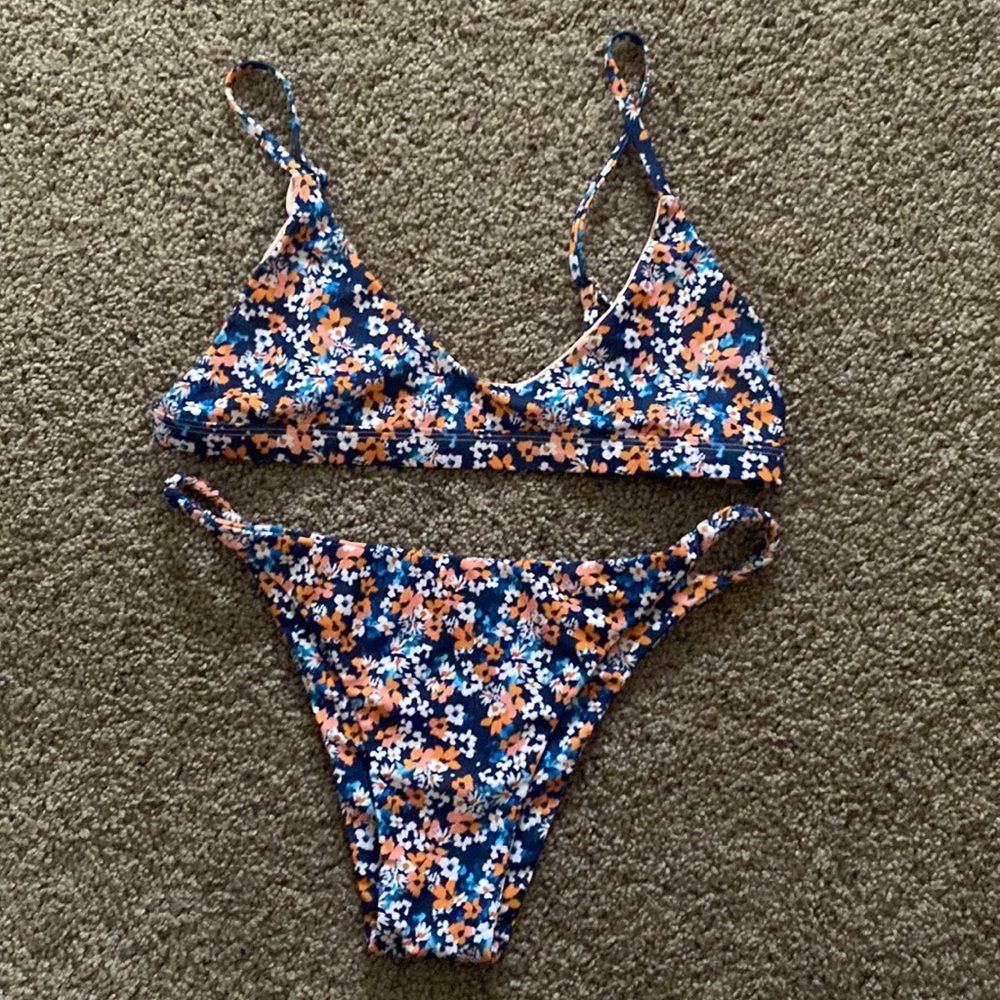 Kulani kinis , navy floral